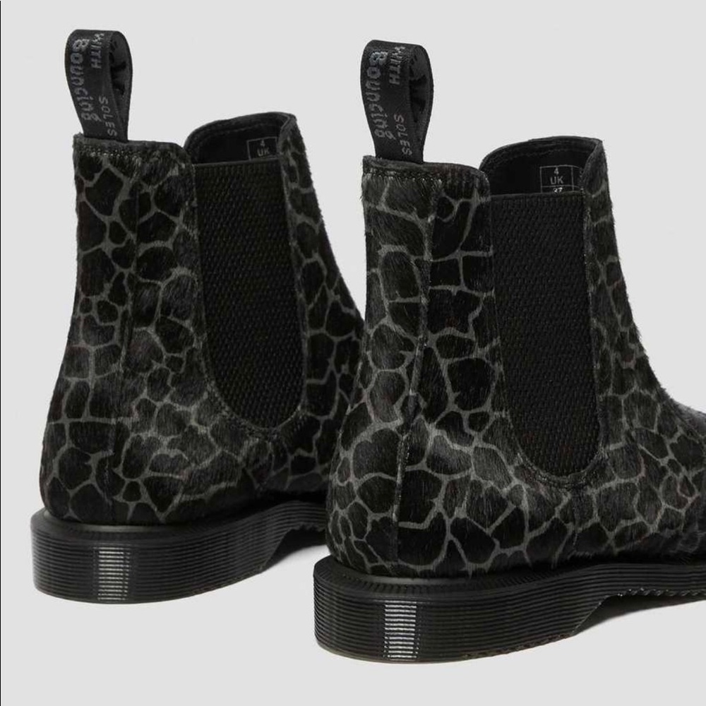 Dr MARTENS FLORA HAIR ON Black Grey Boot Size:7 - Picture 10 of 11